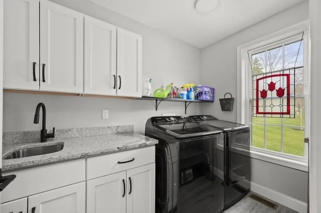 22 Darwin Place Laconia NH 03246