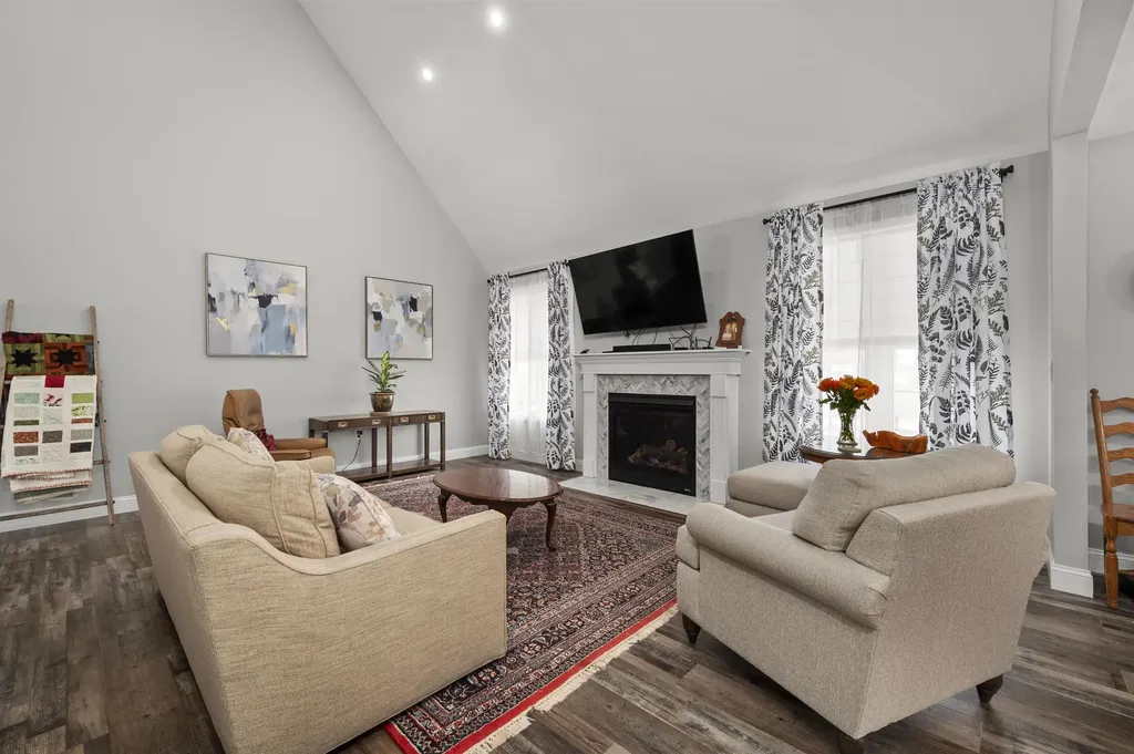 22 Darwin Place Laconia NH 03246