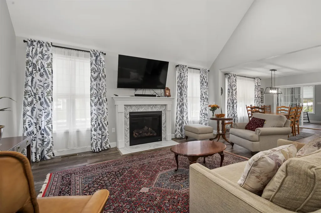 22 Darwin Place Laconia NH 03246
