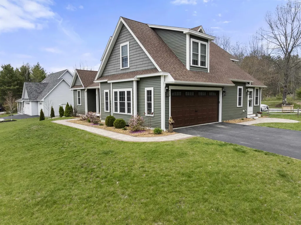 22 Darwin Place Laconia NH 03246