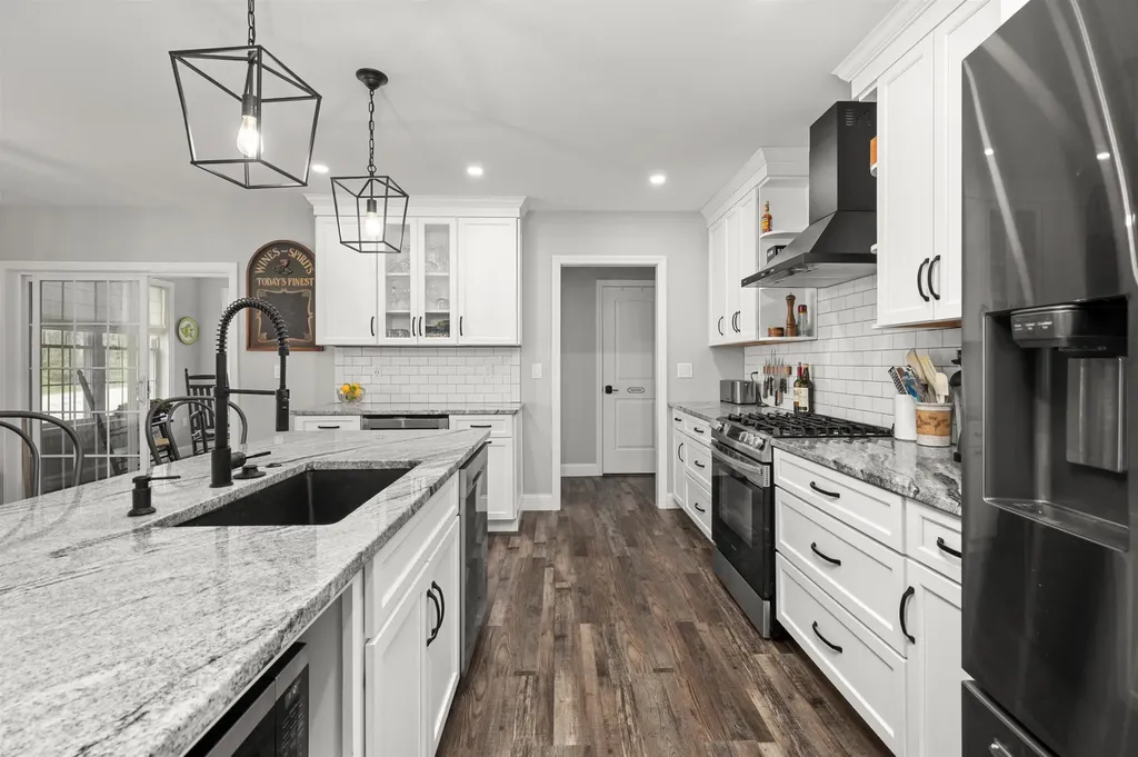 22 Darwin Place Laconia NH 03246