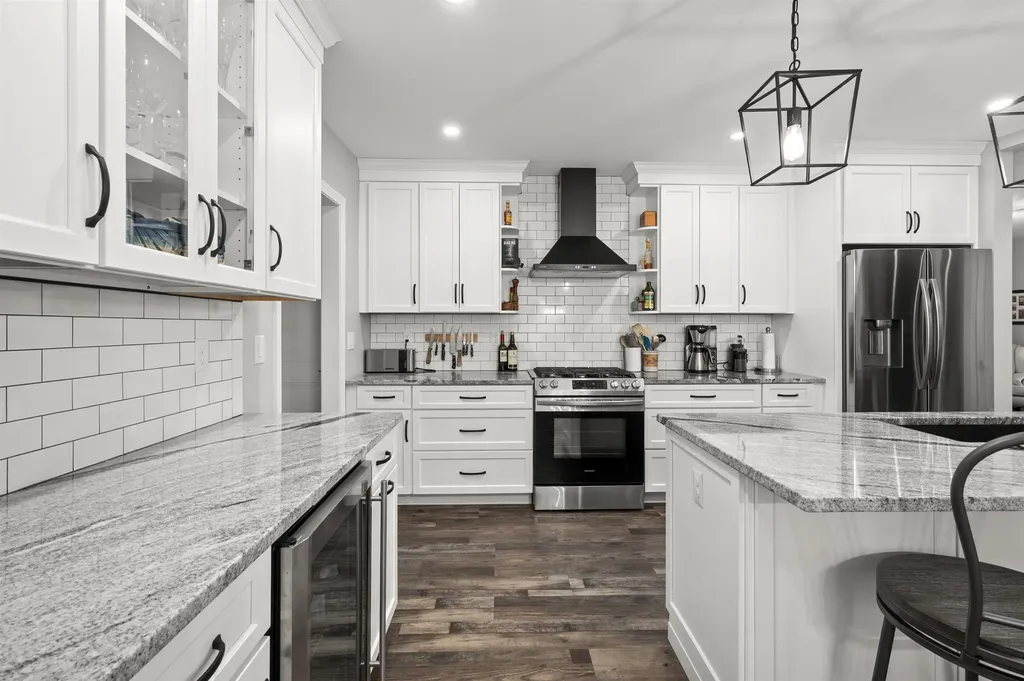 22 Darwin Place Laconia NH 03246