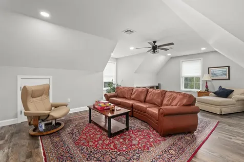 22 Darwin Place Laconia NH 03246