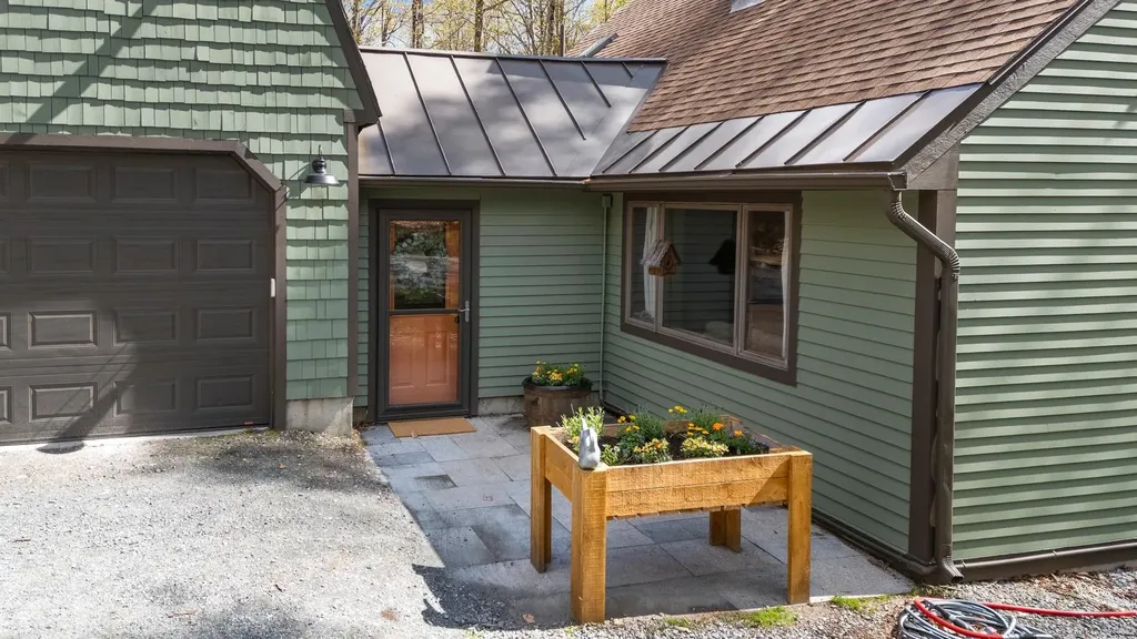 12 Hidden Lane Enfield NH 03748