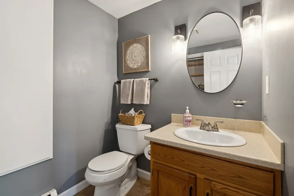 8 Queens Way Merrimack NH 03054