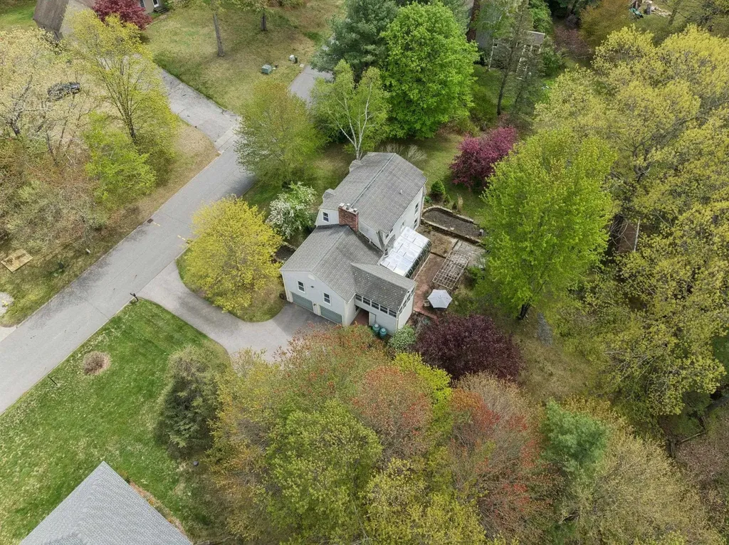 8 Queens Way Merrimack NH 03054