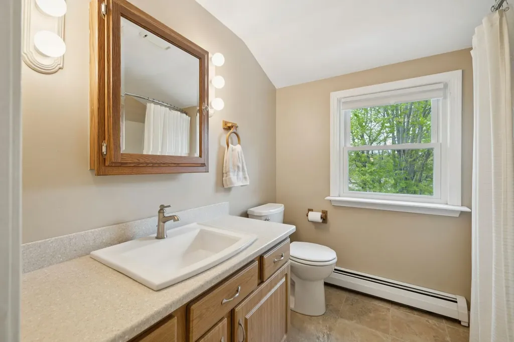 8 Queens Way Merrimack NH 03054