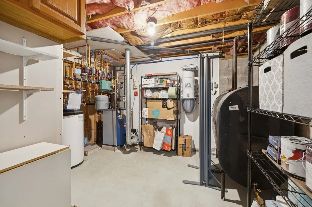 8 Queens Way Merrimack NH 03054
