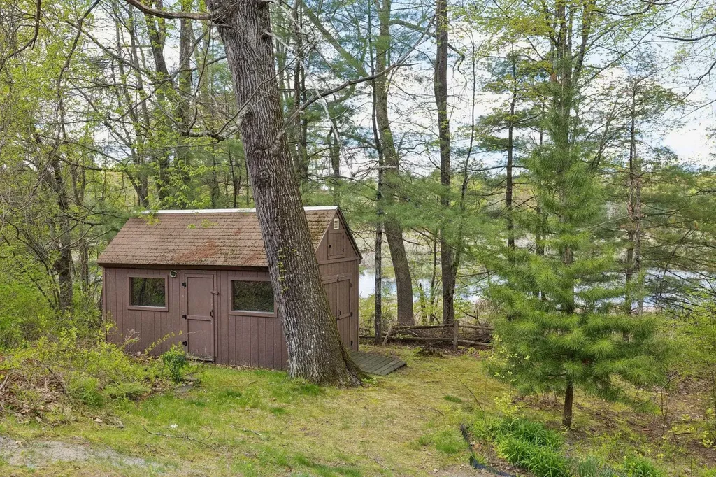 8 Queens Way Merrimack NH 03054