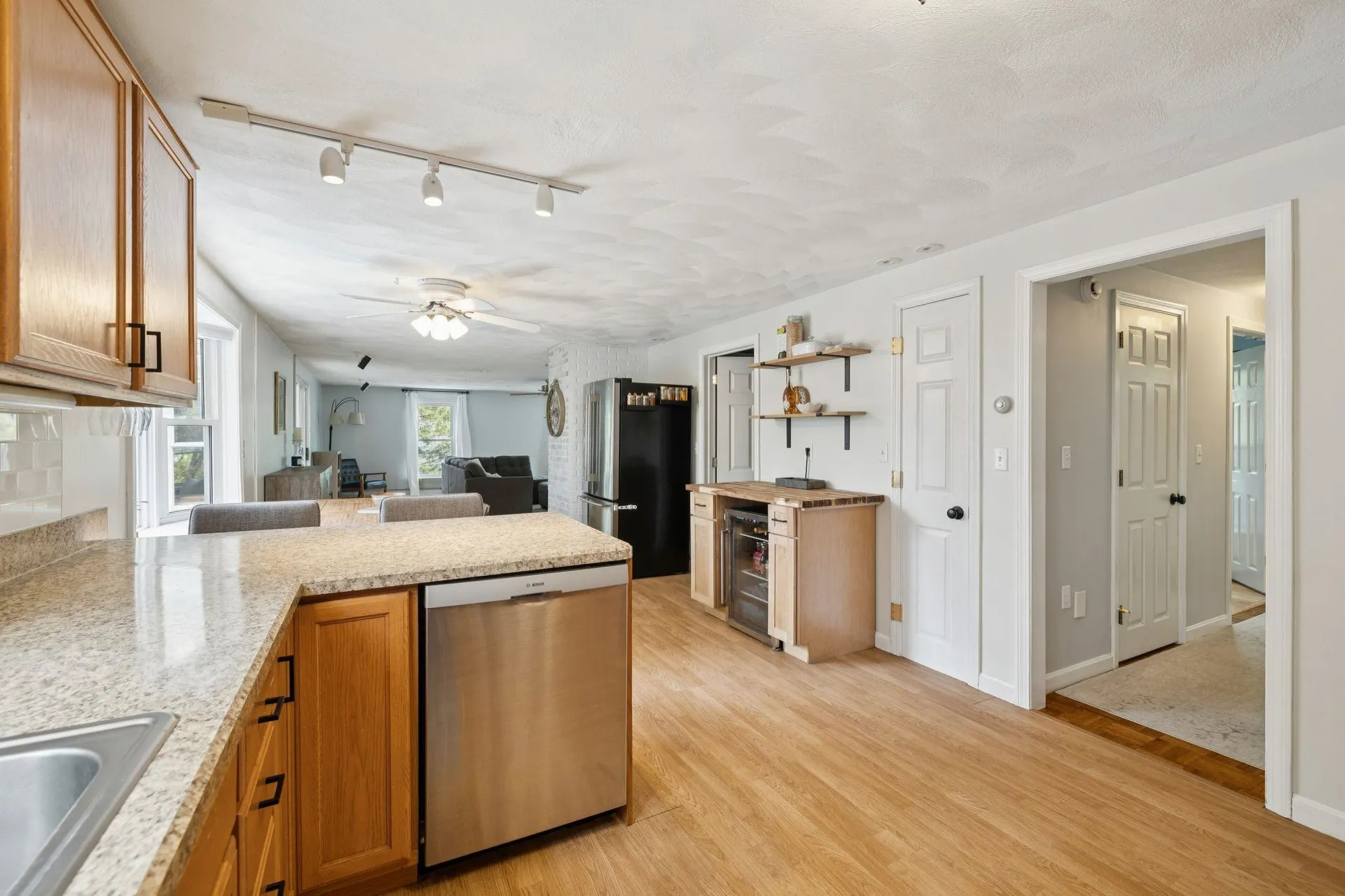 8 Queens Way Merrimack NH 03054