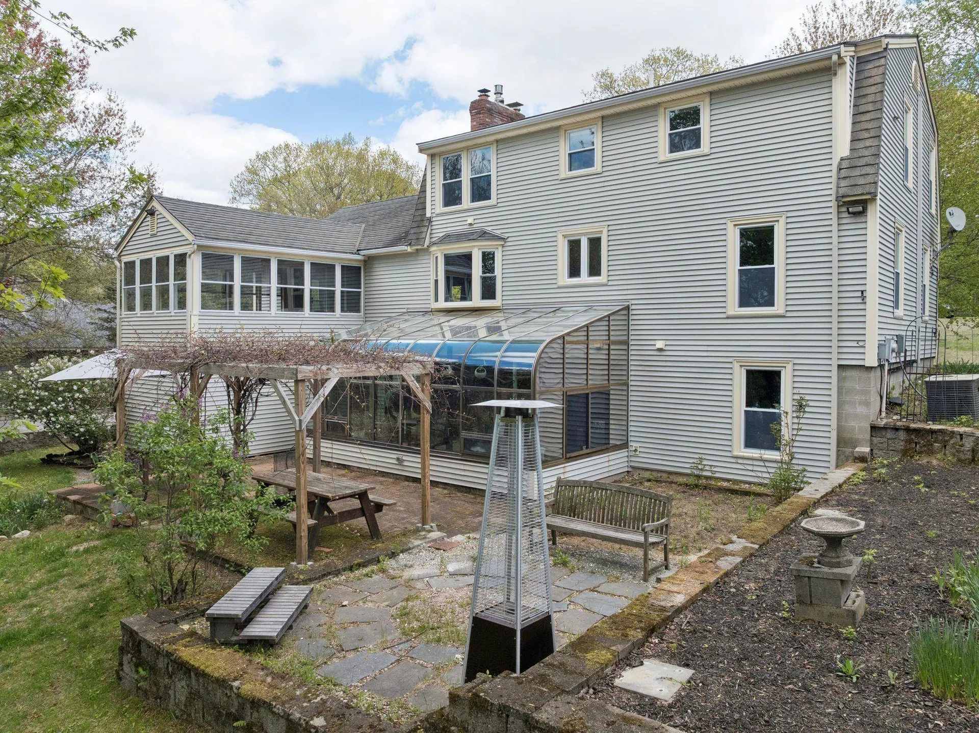 8 Queens Way Merrimack NH 03054