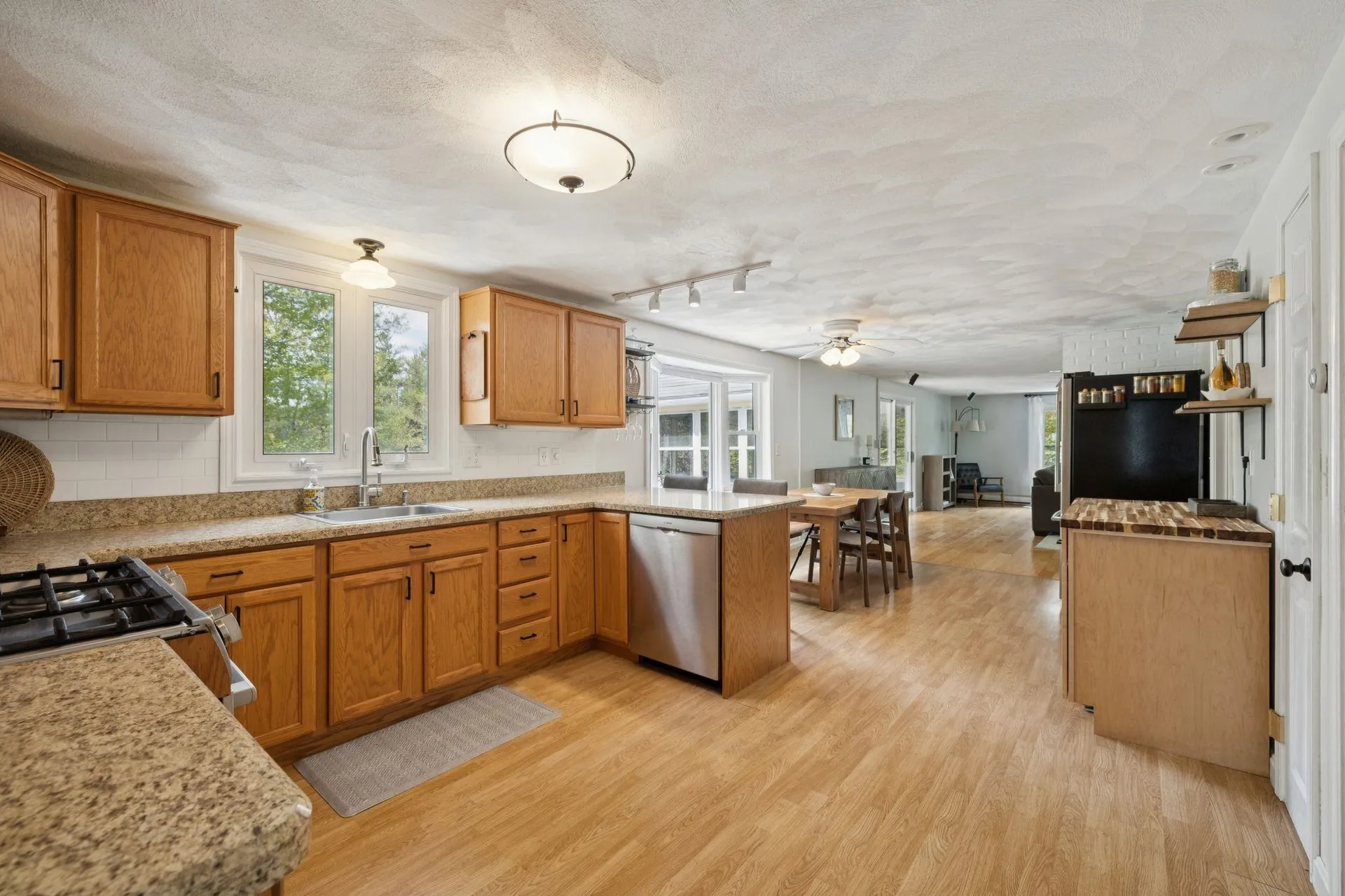 8 Queens Way Merrimack NH 03054