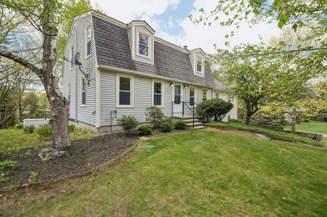 8 Queens Way Merrimack NH 03054