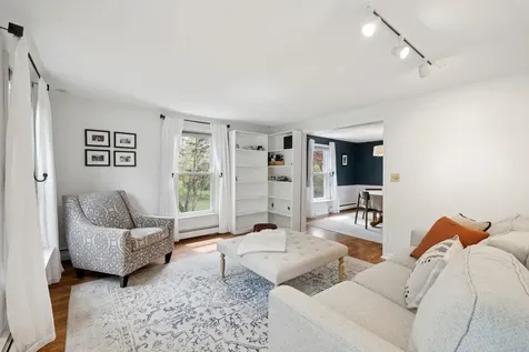 8 Queens Way Merrimack NH 03054