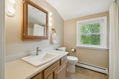 8 Queens Way Merrimack NH 03054
