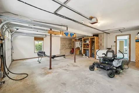 8 Queens Way Merrimack NH 03054