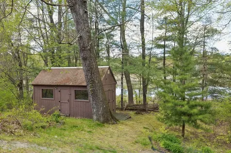 8 Queens Way Merrimack NH 03054