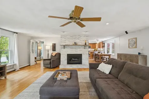 8 Queens Way Merrimack NH 03054