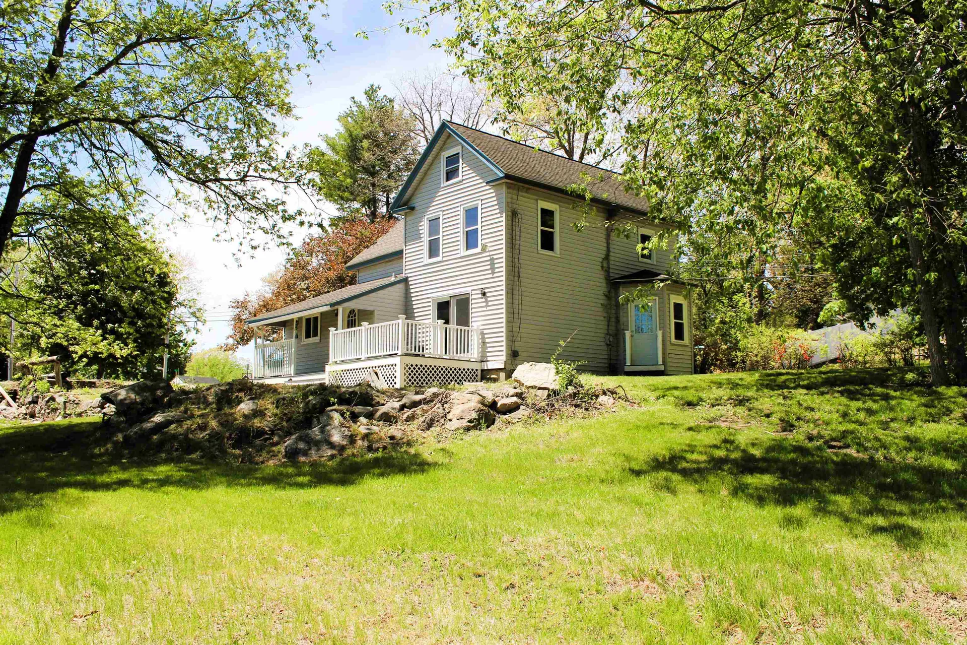 2 Paula Circle Hudson NH 03051