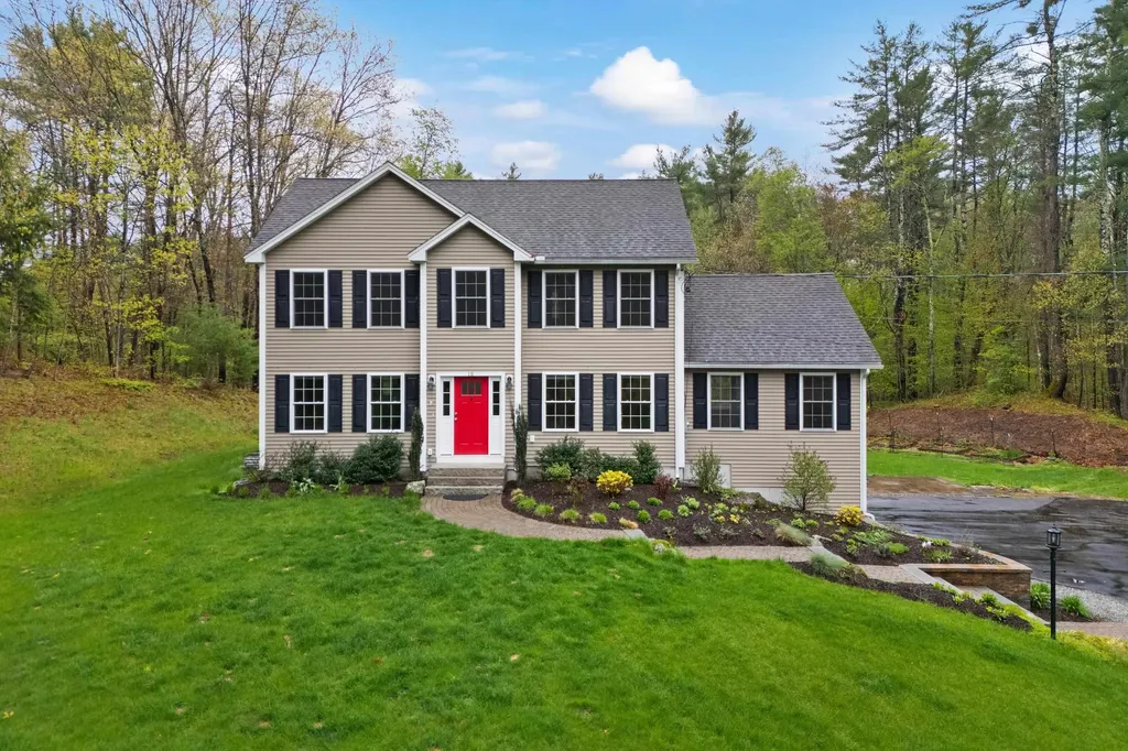 10 Wood Circle Goffstown NH 03045