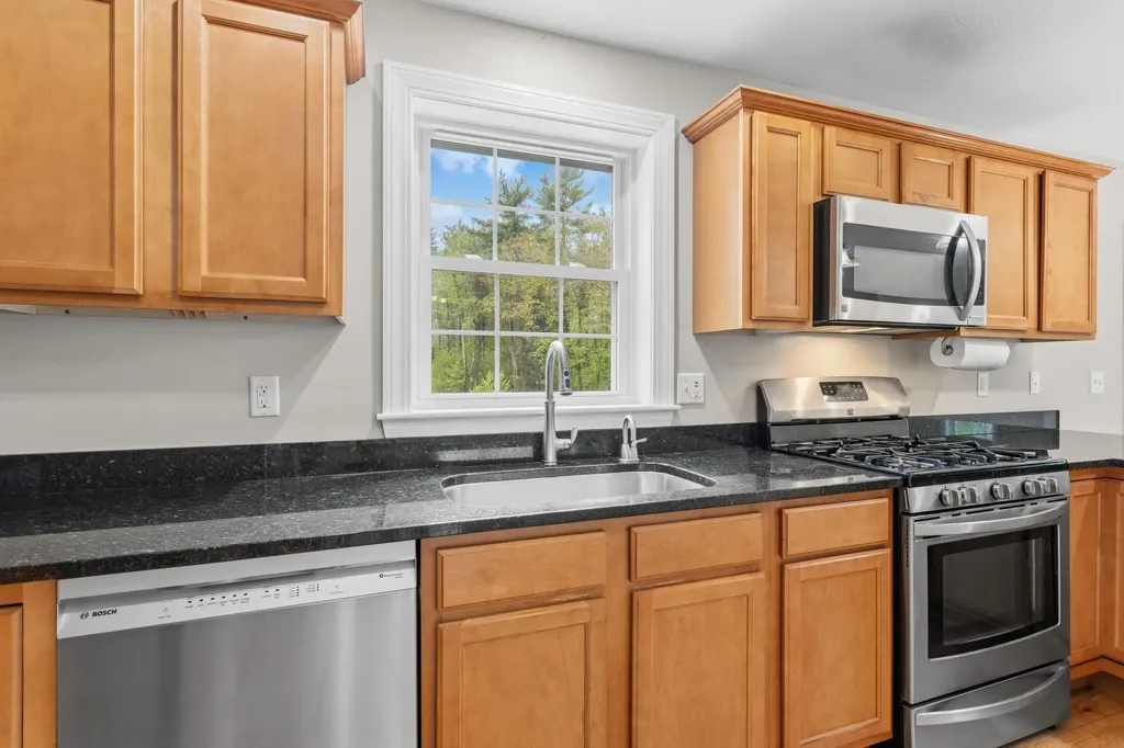 10 Wood Circle Goffstown NH 03045