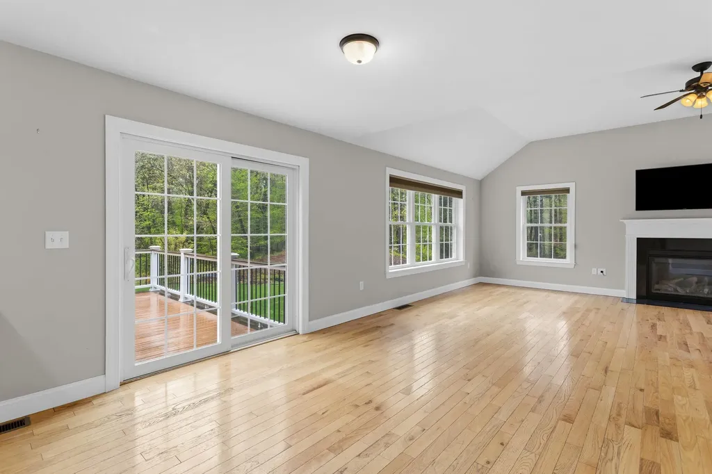 10 Wood Circle Goffstown NH 03045