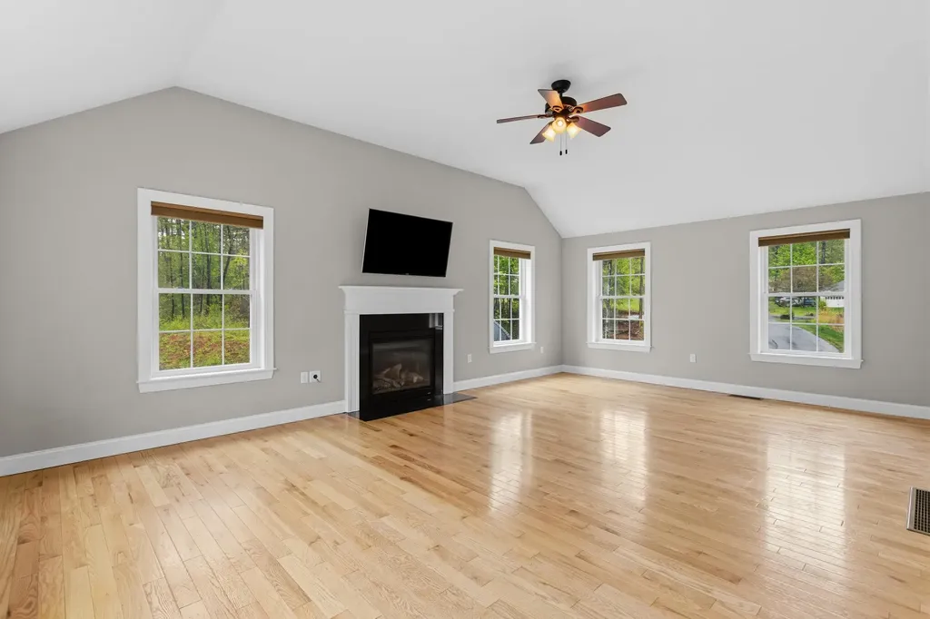 10 Wood Circle Goffstown NH 03045