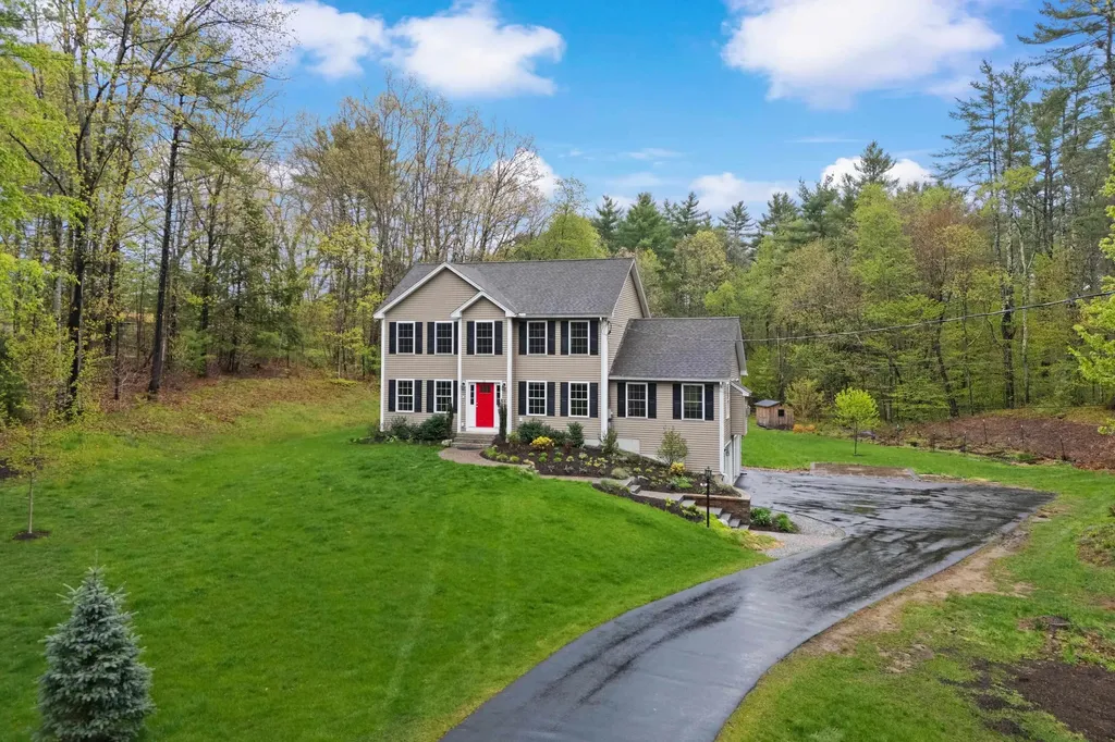 10 Wood Circle Goffstown NH 03045