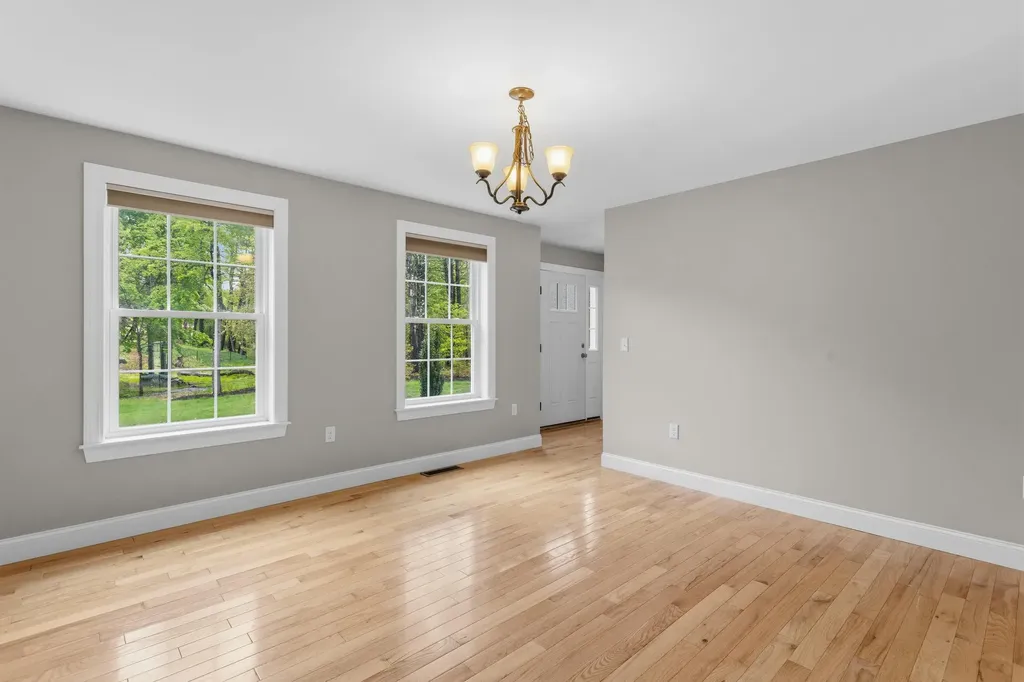 10 Wood Circle Goffstown NH 03045
