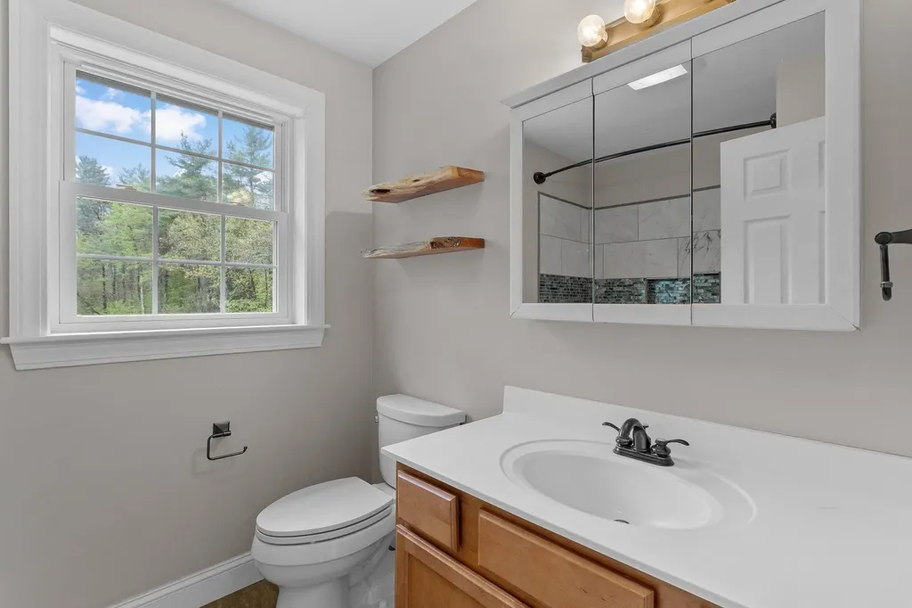 10 Wood Circle Goffstown NH 03045