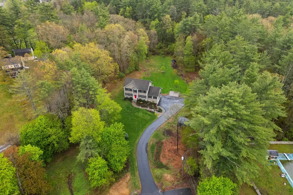 10 Wood Circle Goffstown NH 03045