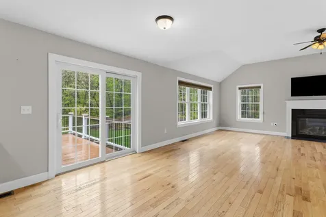 10 Wood Circle Goffstown NH 03045