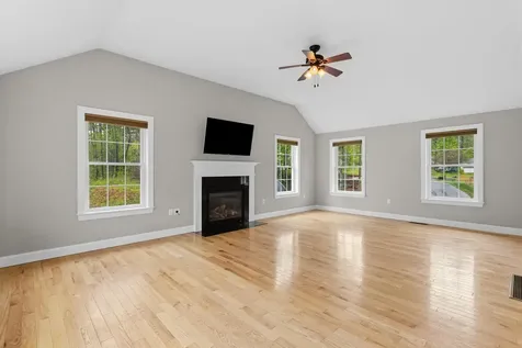 10 Wood Circle Goffstown NH 03045