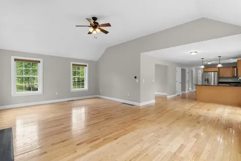 10 Wood Circle Goffstown NH 03045
