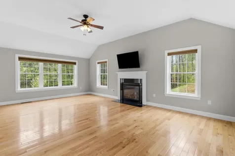 10 Wood Circle Goffstown NH 03045