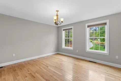10 Wood Circle Goffstown NH 03045