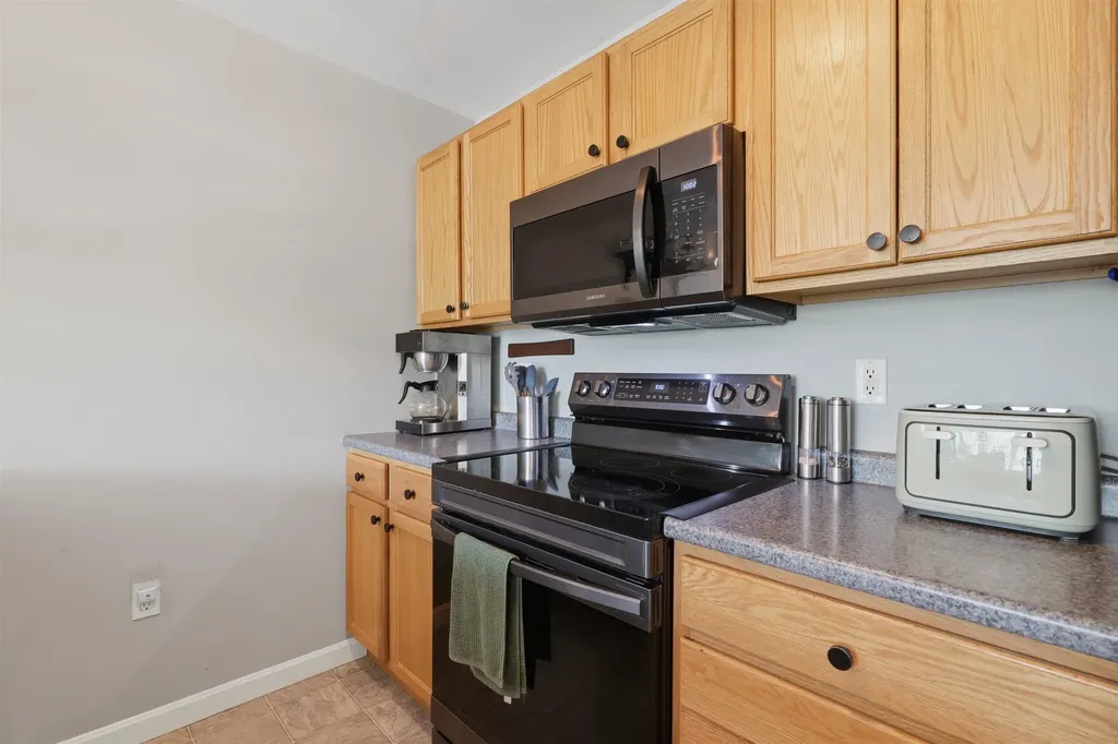 1 Stonewall Way Exeter NH 03833