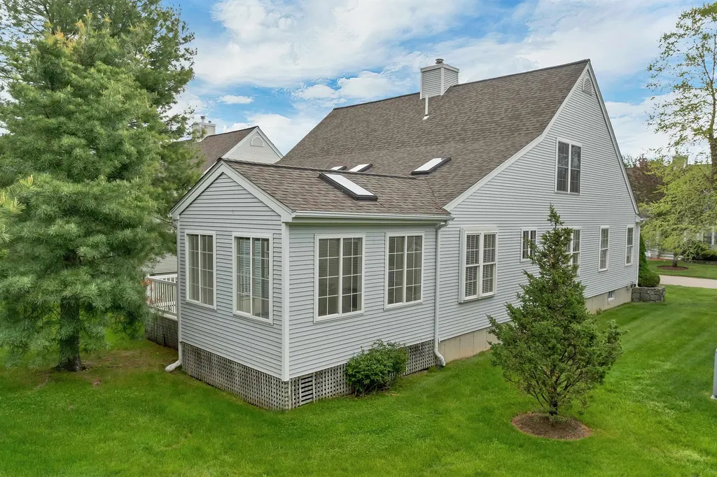 20 Hampton Meadows Hampton NH 03842