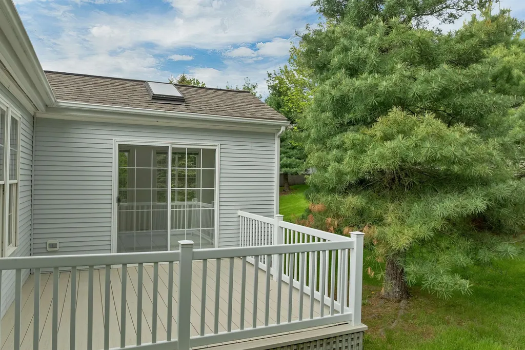 20 Hampton Meadows Hampton NH 03842