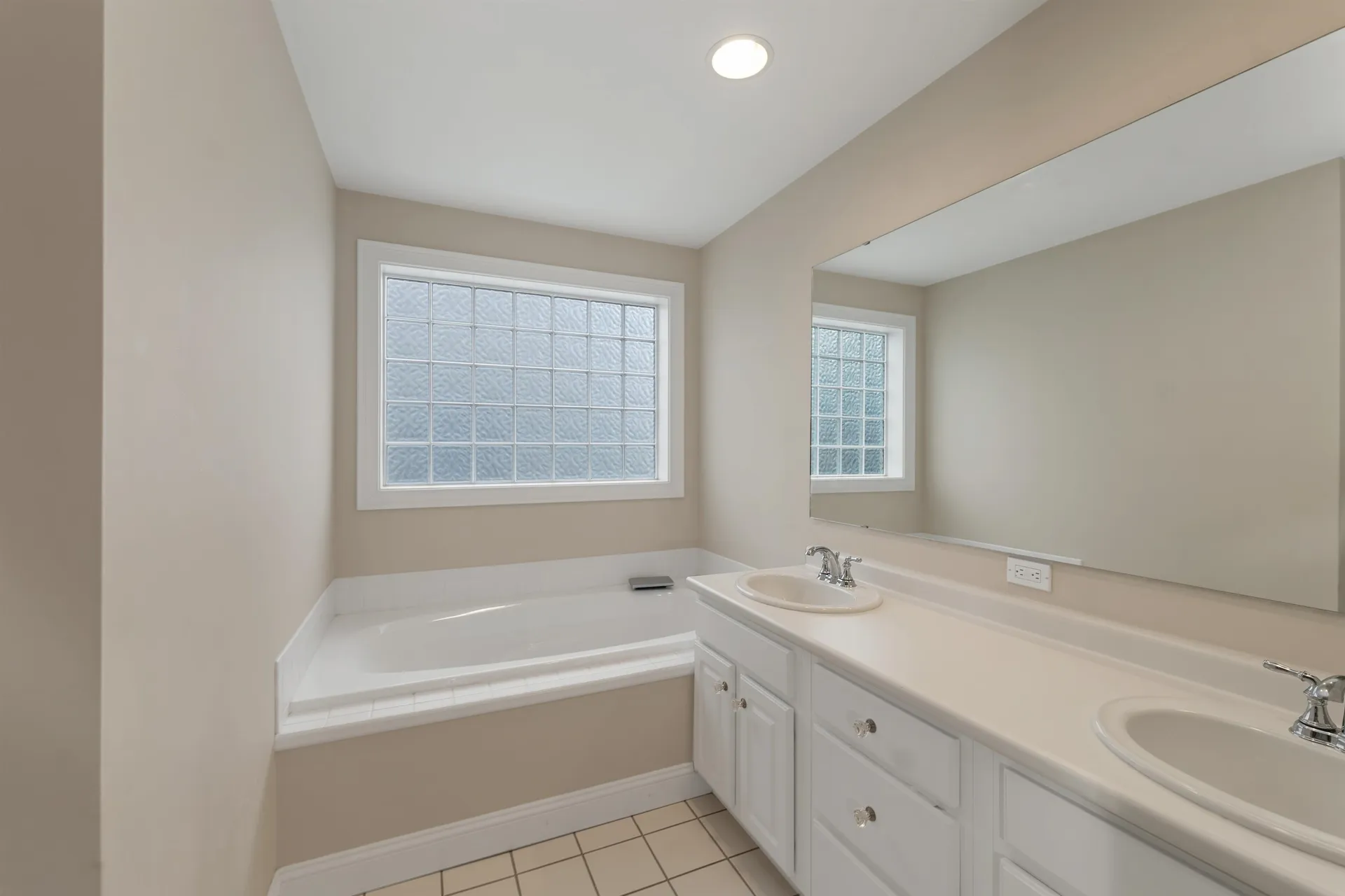 20 Hampton Meadows Hampton NH 03842