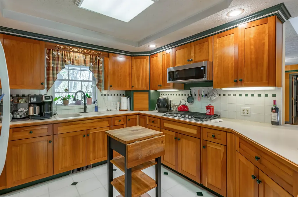 63 Pine Hill Road Weare NH 03281