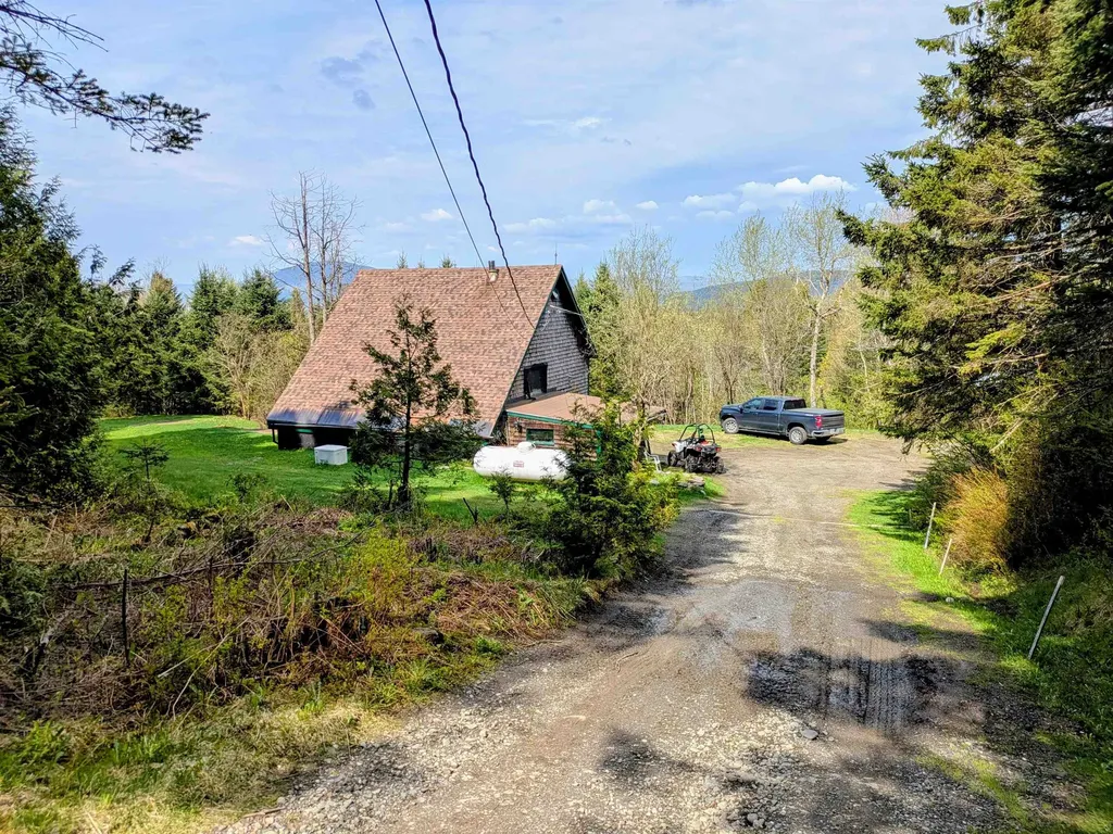 17 Plateau Road Stewartstown NH 03597