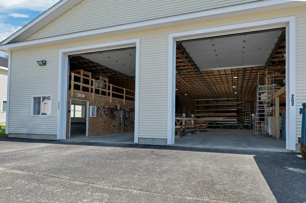 262/264 Isinglass Circle Barrington NH 03825