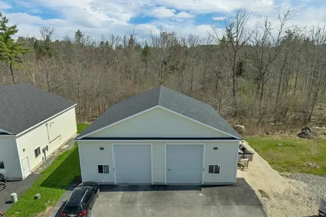 262/264 Isinglass Circle Barrington NH 03825