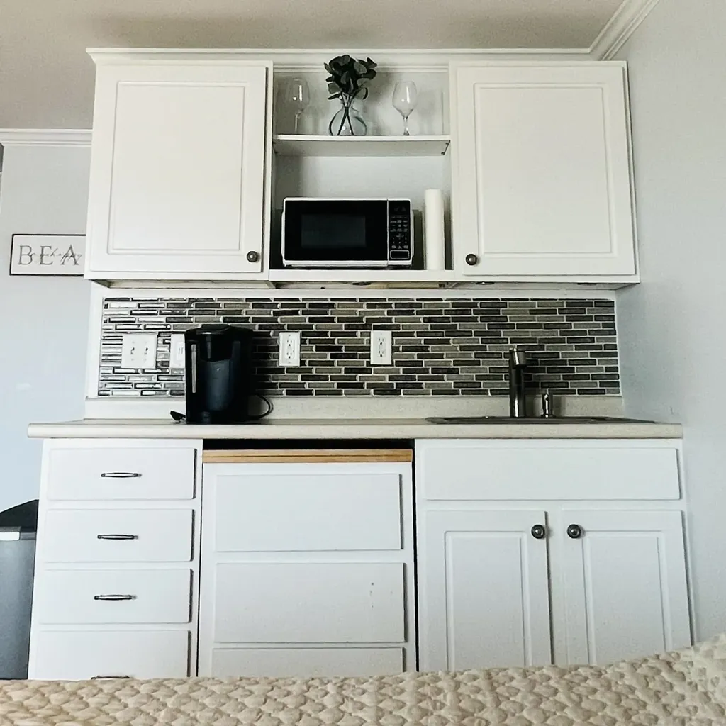 6 Ashworth Avenue Hampton NH 03842