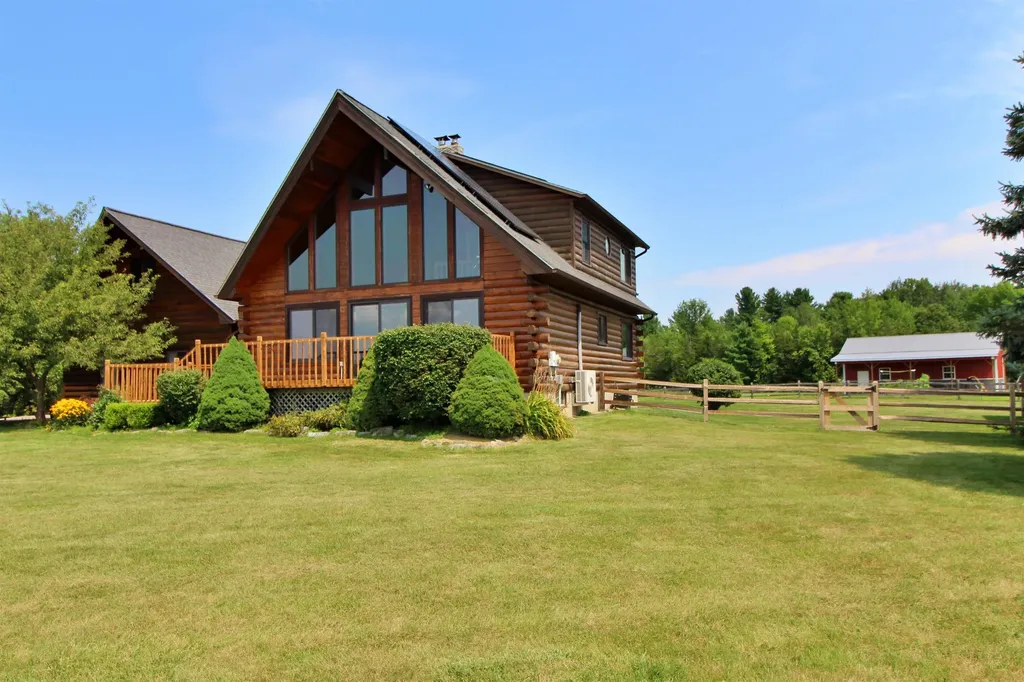 8 Maynard Court Grand Isle VT 05458