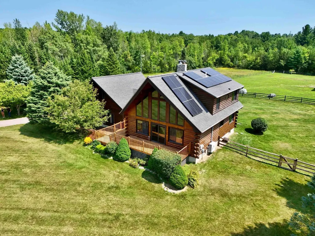 8 Maynard Court Grand Isle VT 05458