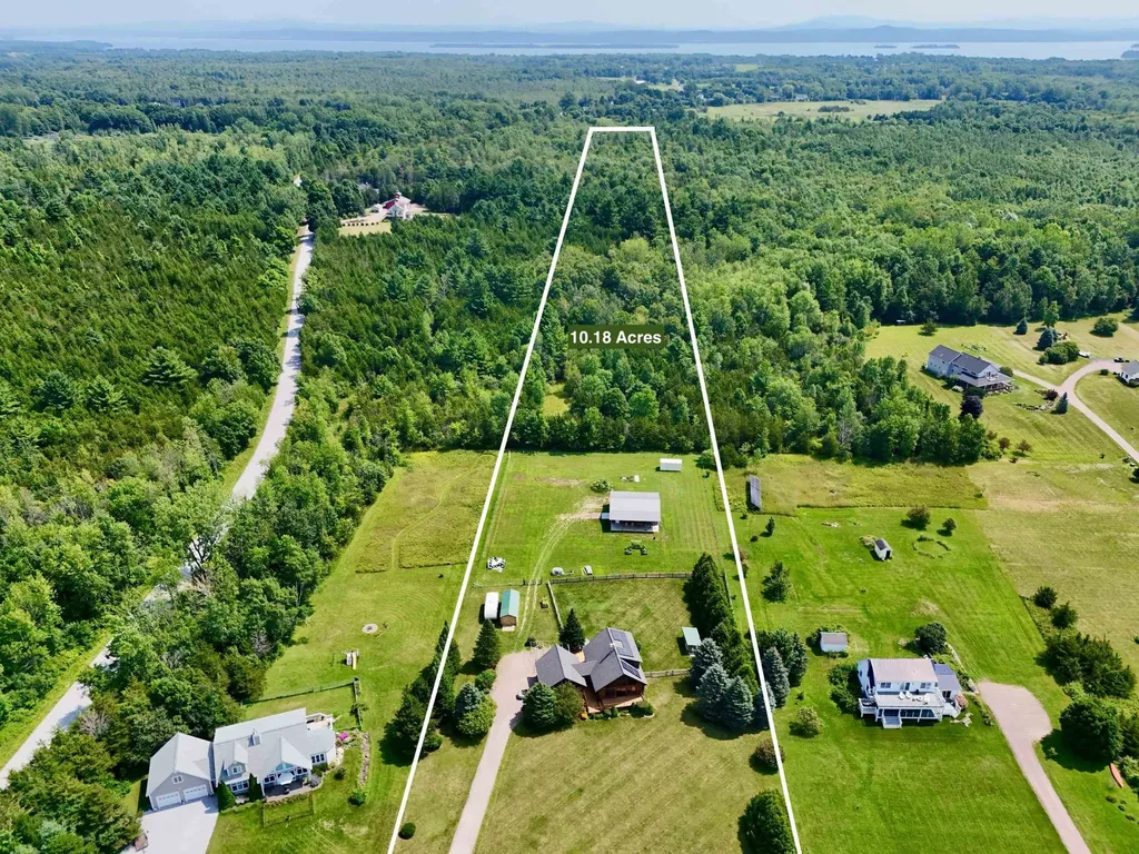 8 Maynard Court Grand Isle VT 05458