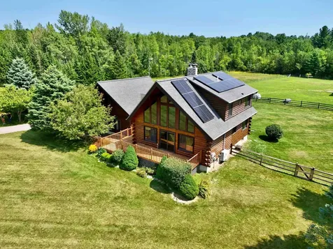 8 Maynard Court Grand Isle VT 05458