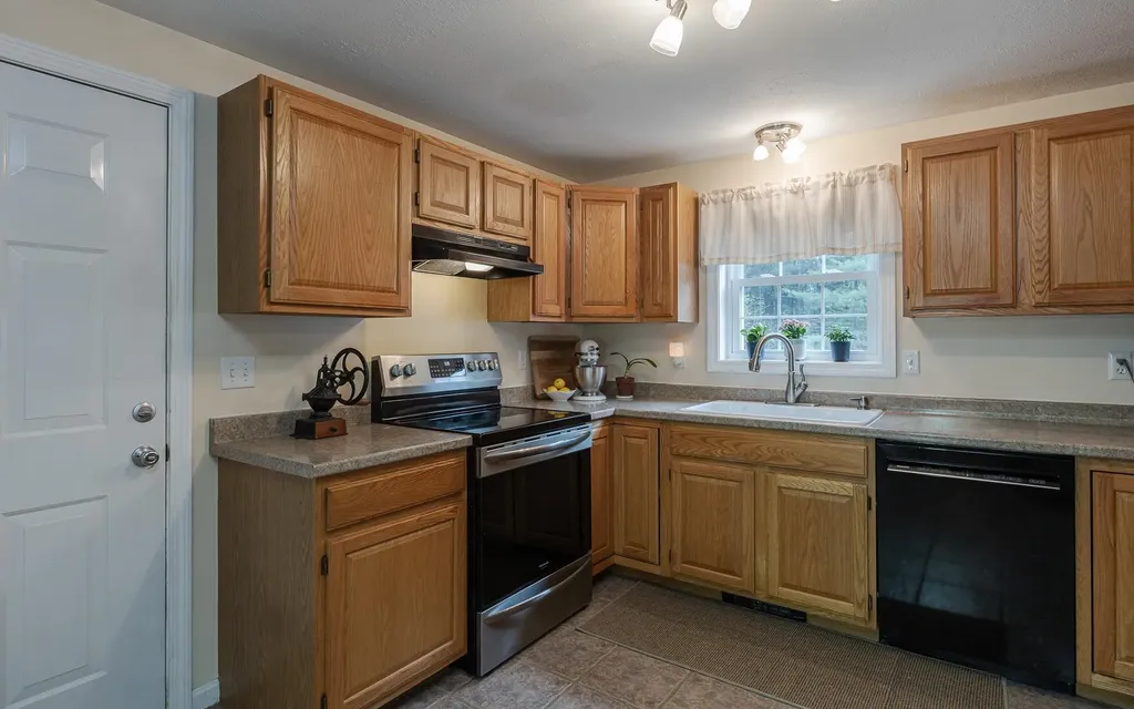 91 Katie Lane Swanzey NH 03446